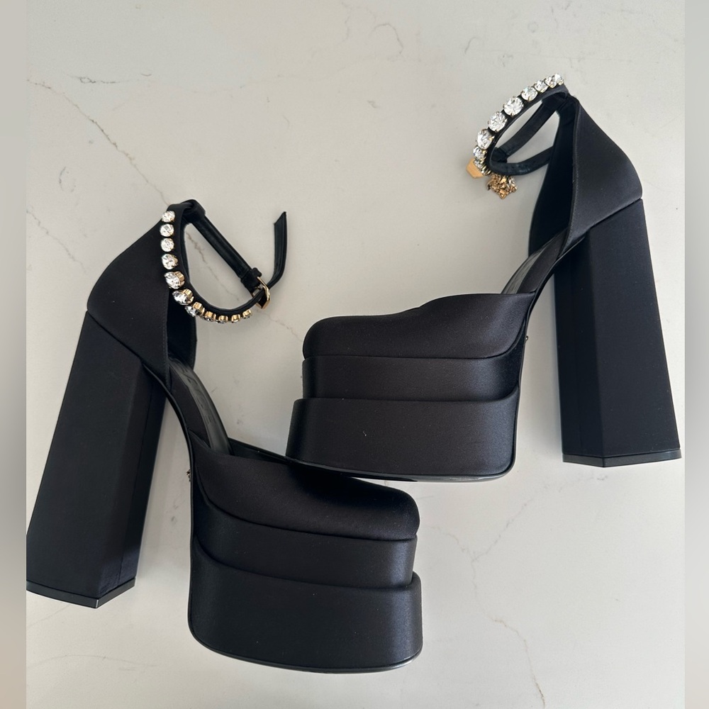 **BNWT** Versace Nero-oro